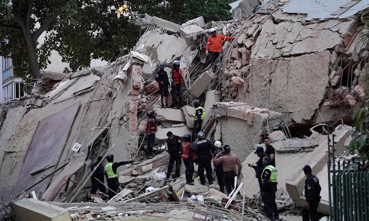 Venezuela twin quakes kill at least 32, injure over 700