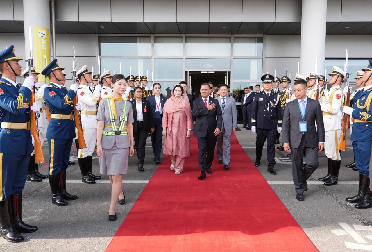 PM leaves for home after wrapping up four-day China visit