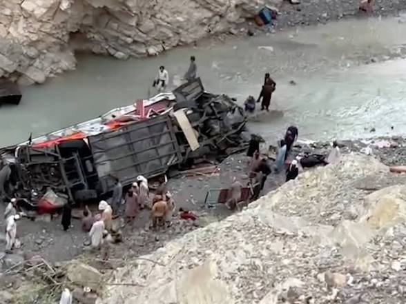 40 Killed as Bus Plunges Into Ravine in Pakistan