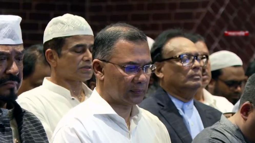 PM joins Jamiruddin Sircar’s namaz-e-janaza