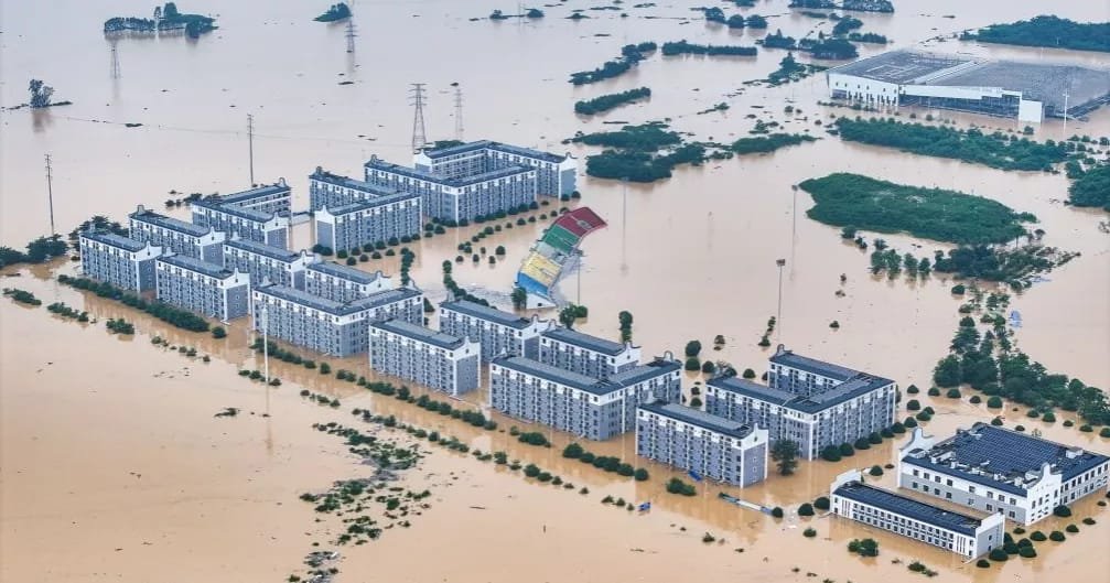 China sounds highest alert over flood risks