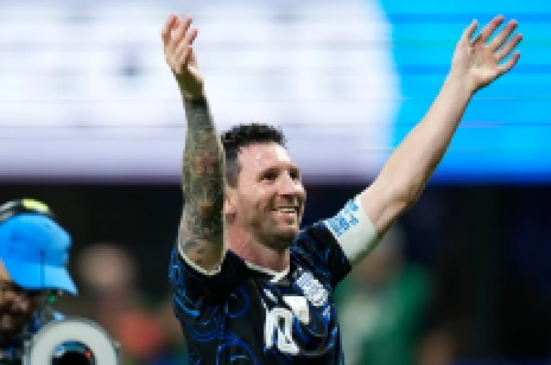 Messi is 'pure history', says Scaloni