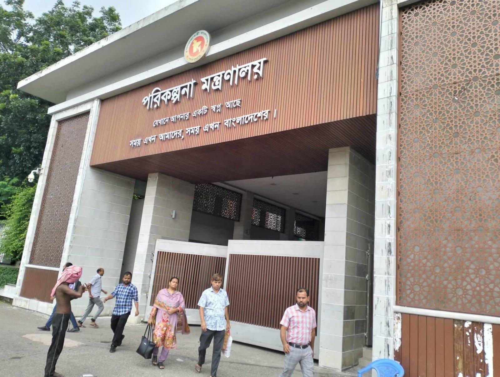 What should be the best development communication approaches in Bangladesh?