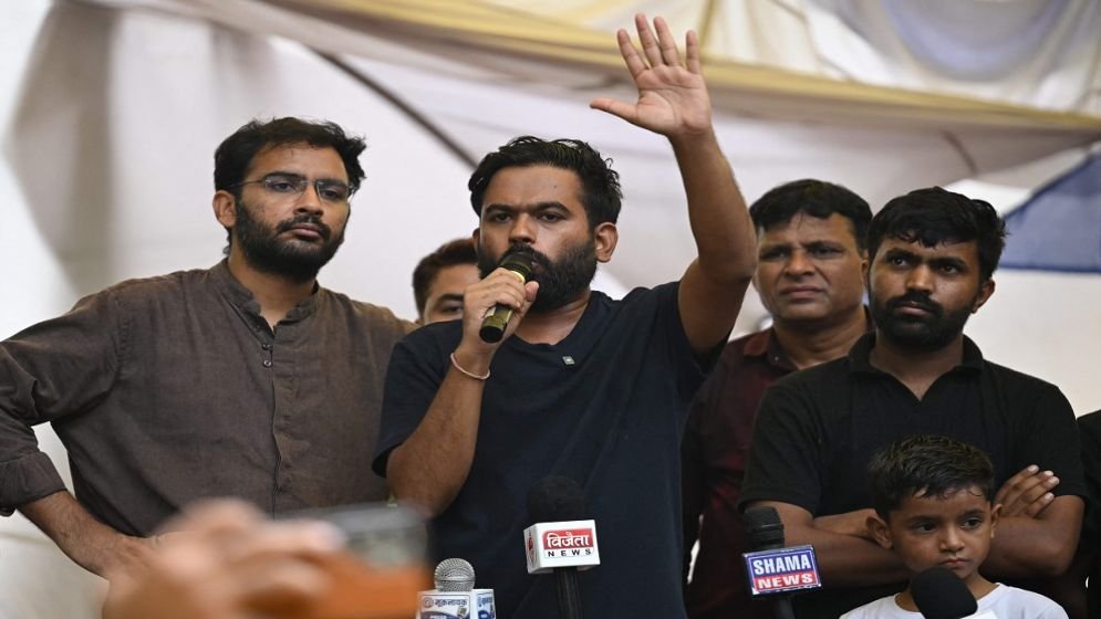 India youth movement opens talks with govt amid protests