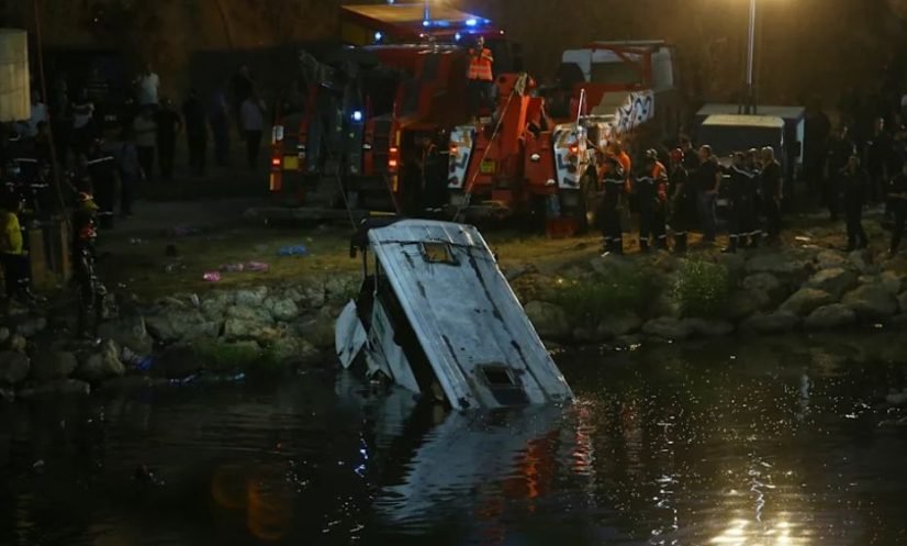 27 dead, 39 injured in Algeria bus accident