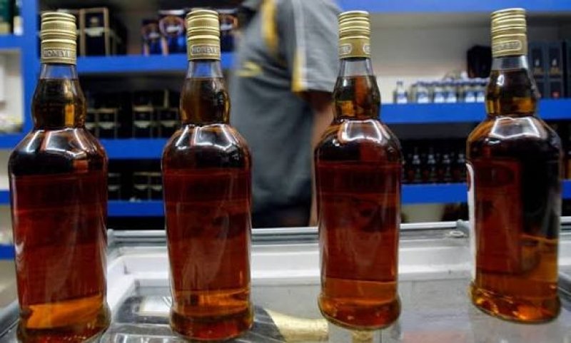 8 dead after consuming spurious liquor in India
