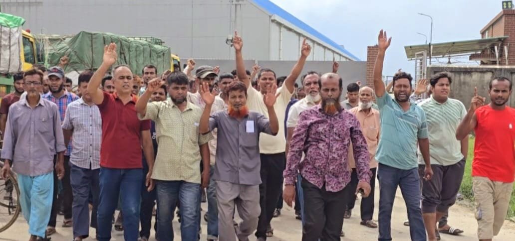 Workers protest unpaid wages, layoffs at Ghorashal-Palash fertiliser factory