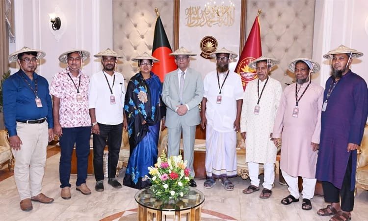President urges farmers' to form central body to protect interests