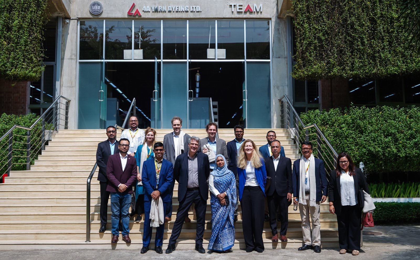 Dutch Vice-Minister Visits TEAM Group Factory