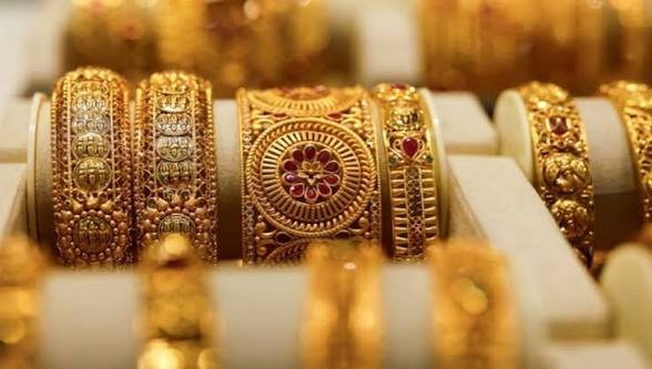 Gold prices fall by Tk 3,266 per bhori in Bangladesh