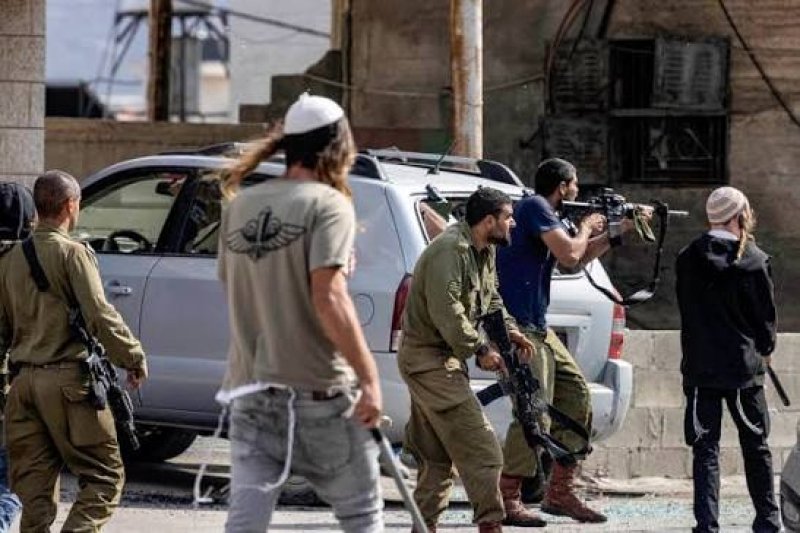 US lawmaker demands action as Israeli settlers attack US journalist in occupied West Bank